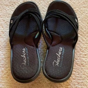 Black Comfortable Sketcher Sandals Size 6.5